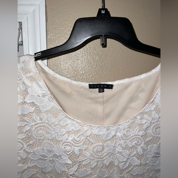 Lace bodycon dress - Picture 2 of 5